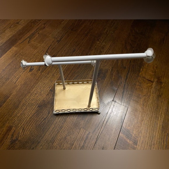 Silver Jewelry Stand with Yellow Base - Picture 8 of 11